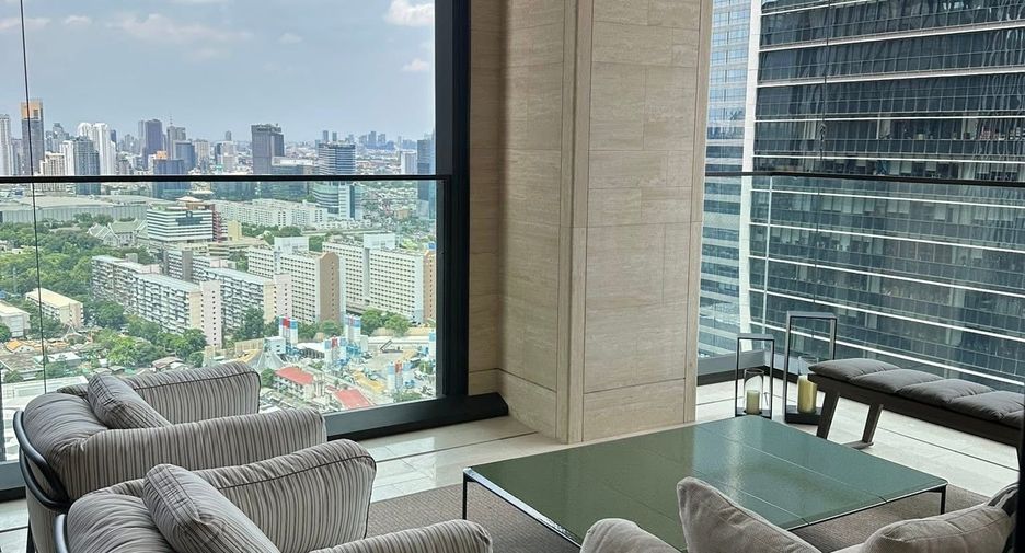 À louer 2 chambres condo à Pathum Wan, Bangkok