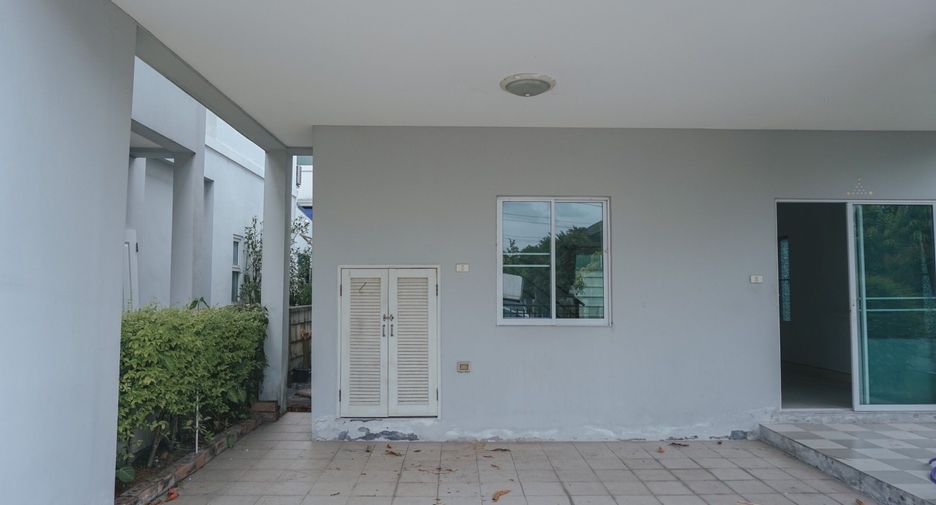 For sale 3 bedrooms house in Si Racha, Chonburi