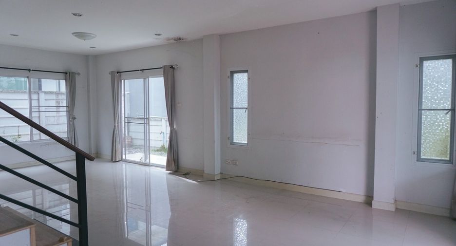 For sale 3 bedrooms house in Si Racha, Chonburi
