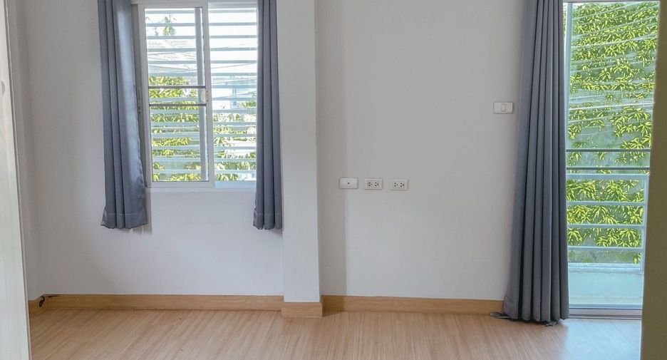 For sale 3 bedrooms house in Si Racha, Chonburi