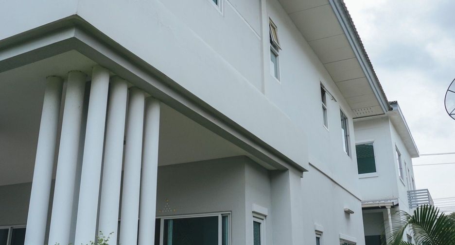 For sale 3 bedrooms house in Si Racha, Chonburi