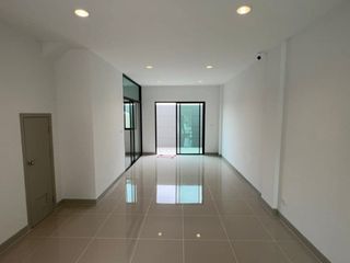 For rent 4 bedrooms townhouse in Bang Khen, Bangkok