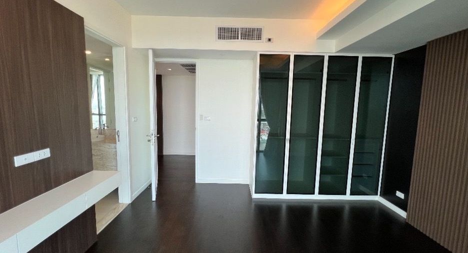 For rent 3 bedrooms condo in Bang Kho Laem, Bangkok