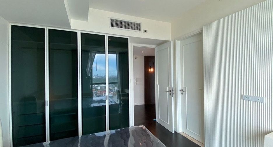 For rent 3 bedrooms condo in Bang Kho Laem, Bangkok