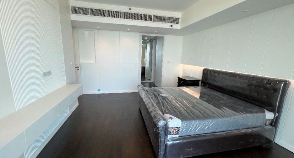 For rent 3 bedrooms condo in Bang Kho Laem, Bangkok