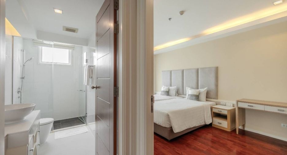 For rent 2 bedrooms apartment in Khlong Toei, Bangkok