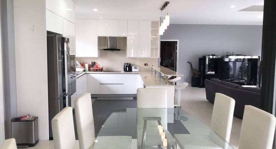 Villa zum Kauf mit 5 Zimmer in Bang Lamung, Chonburi