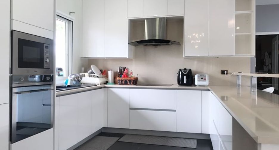Villa zum Kauf mit 5 Zimmer in Bang Lamung, Chonburi