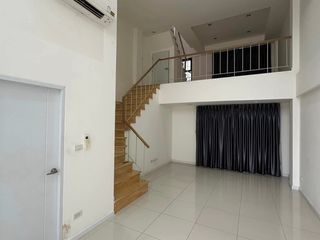 Casa adosada en alquiler de 4 habitaciones en Mueang Samut Prakan, Samut Prakan