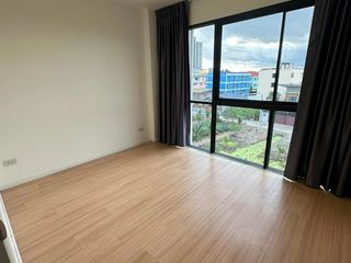 Casa adosada en alquiler de 4 habitaciones en Mueang Samut Prakan, Samut Prakan
