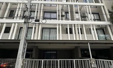 For rent 4 bedrooms townhouse in Mueang Samut Prakan, Samut Prakan