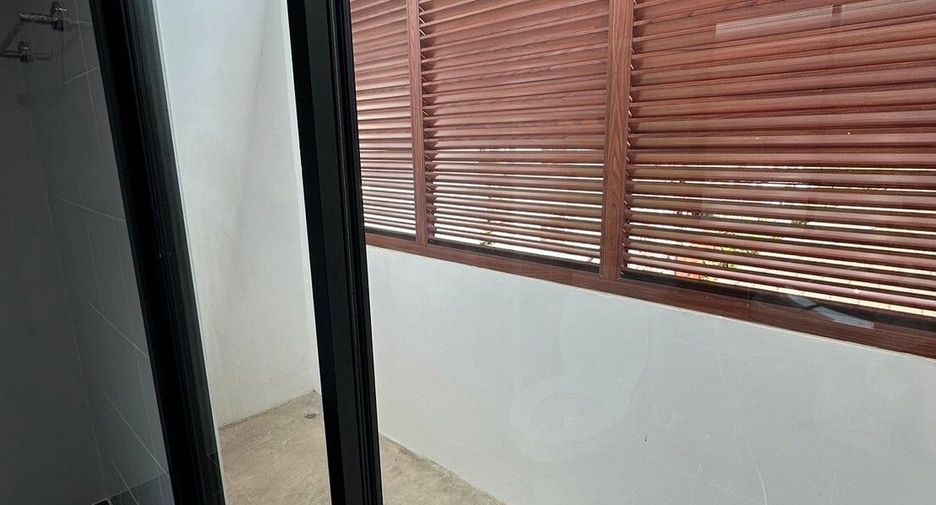 À vendre 3 chambres maison de ville à Lat Phrao, Bangkok