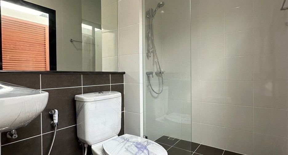 For sale 3 bedrooms townhouse in Lat Phrao, Bangkok