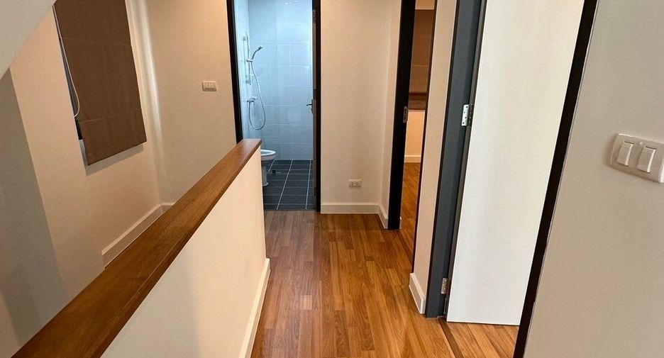 For sale 3 bedrooms townhouse in Lat Phrao, Bangkok