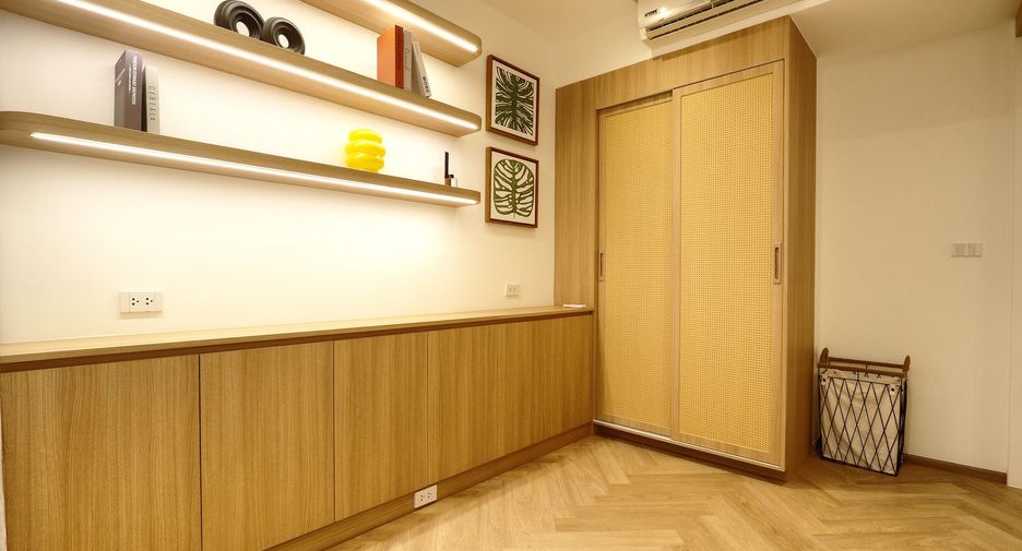 For rent 2 bedrooms condo in Khlong Toei, Bangkok