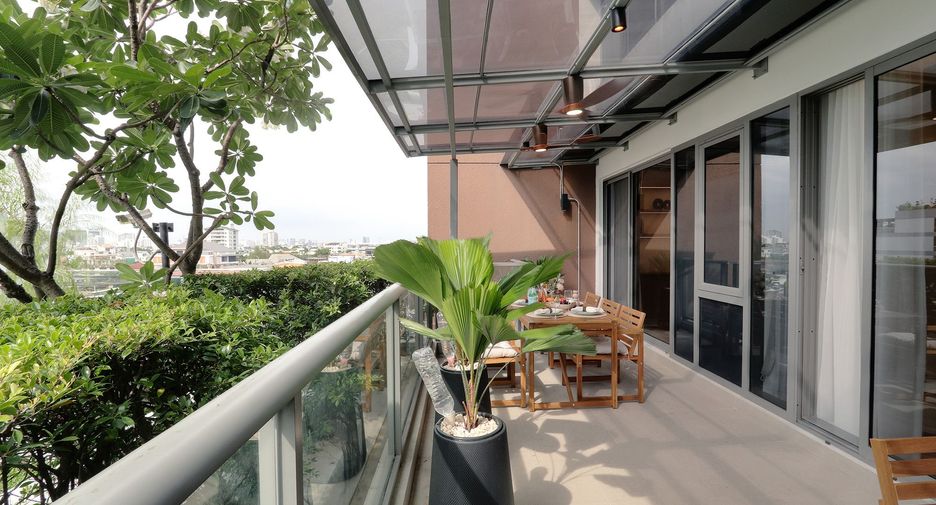 For rent 2 bedrooms condo in Khlong Toei, Bangkok