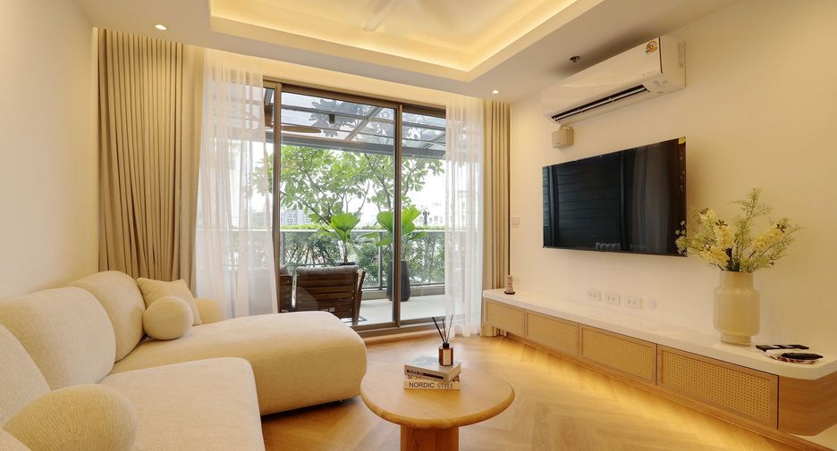 For rent 2 bedrooms condo in Khlong Toei, Bangkok