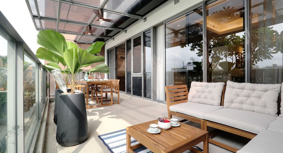 For rent 2 bedrooms condo in Khlong Toei, Bangkok