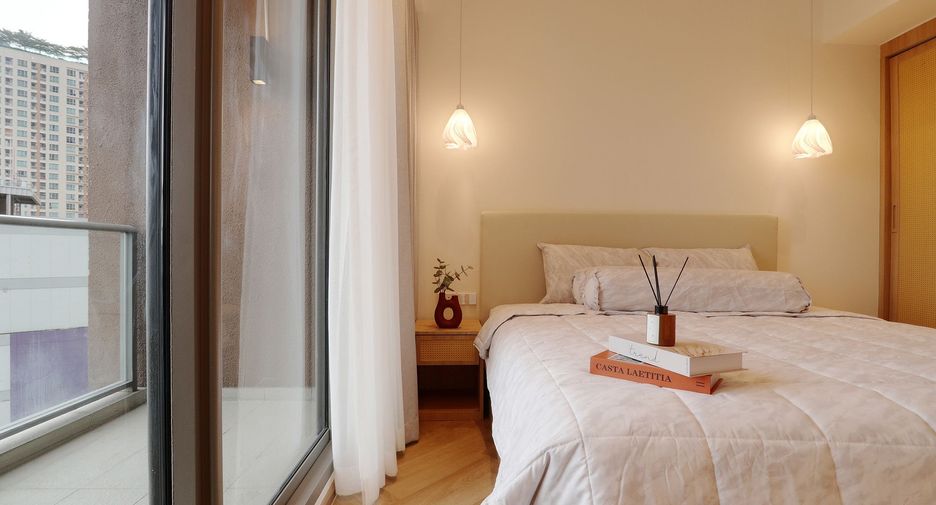 For rent 2 bedrooms condo in Khlong Toei, Bangkok