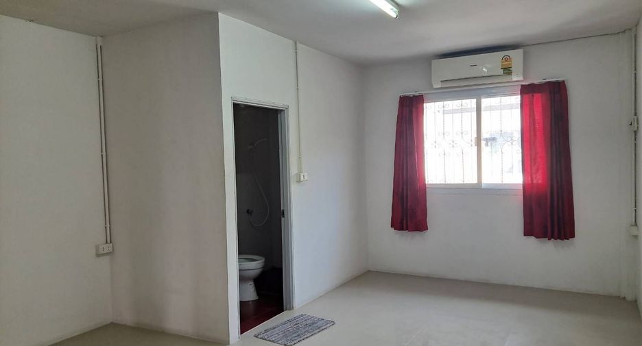 For rent 4 bedrooms townhouse in Mueang Samut Prakan, Samut Prakan
