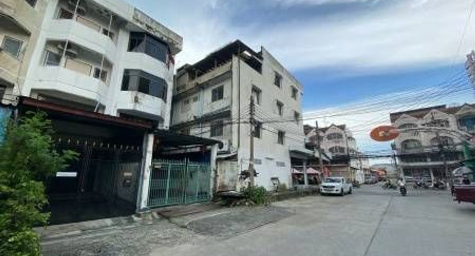 For rent 4 bedrooms townhouse in Mueang Samut Prakan, Samut Prakan
