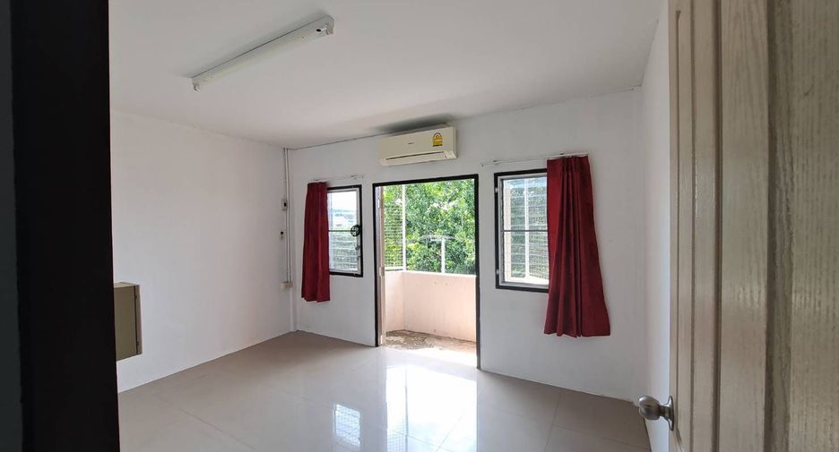 For rent 4 bedrooms townhouse in Mueang Samut Prakan, Samut Prakan