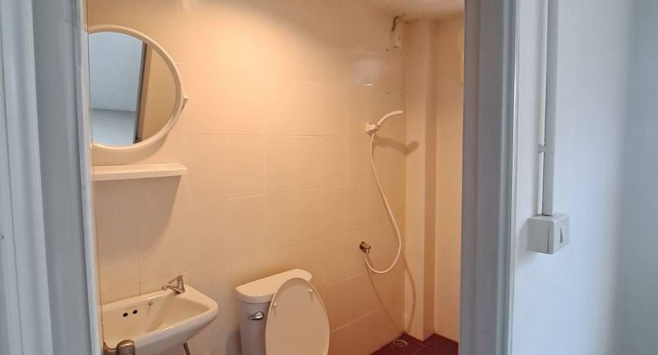 For rent 4 bedrooms townhouse in Mueang Samut Prakan, Samut Prakan