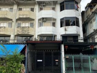 出租 4 卧室 联排别墅 在 Mueang Samut Prakan, Samut Prakan