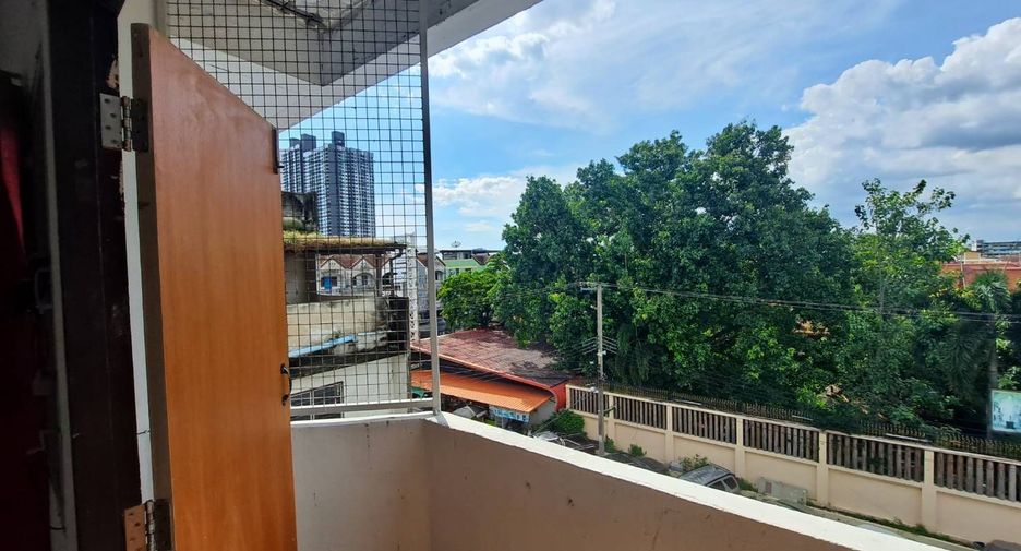 For rent 4 bedrooms townhouse in Mueang Samut Prakan, Samut Prakan