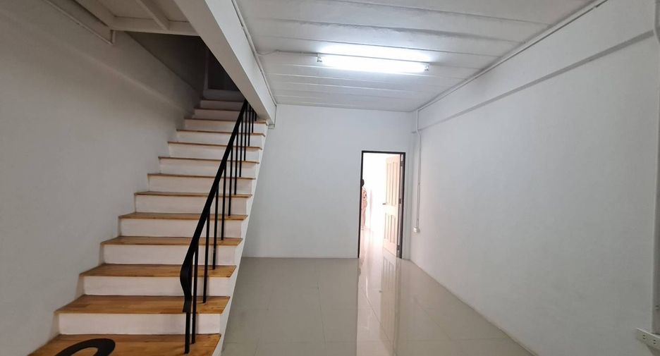 For rent 4 bedrooms townhouse in Mueang Samut Prakan, Samut Prakan