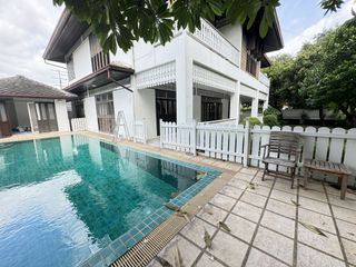 Casa en alquiler de 4 habitaciones en Watthana, Bangkok