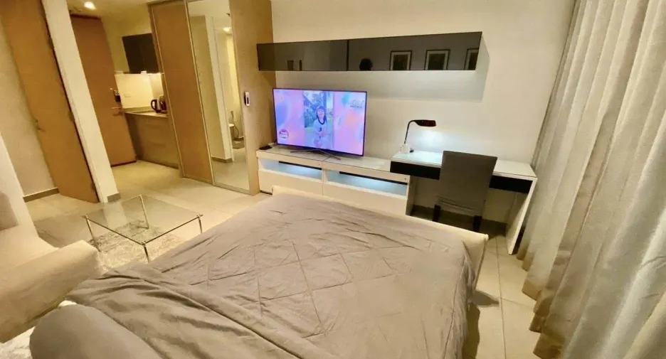 For rent studio condo in Khlong Toei, Bangkok