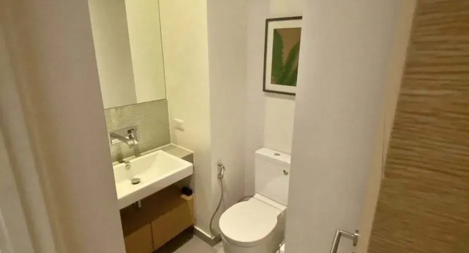 For rent studio condo in Khlong Toei, Bangkok