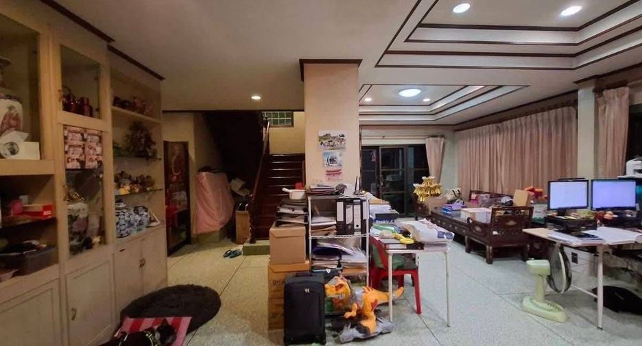 For sale 5 bedrooms house in Taling Chan, Bangkok