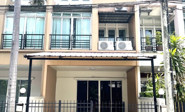 For sale 3 ベッドルーム townhouse in Khan Na Yao, Bangkok