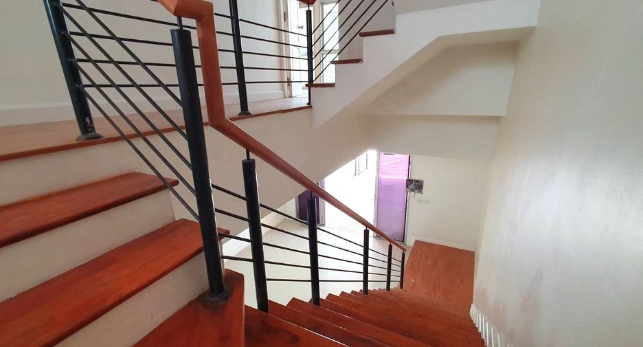 À vendre 3 chambres maison de ville à Khan Na Yao, Bangkok