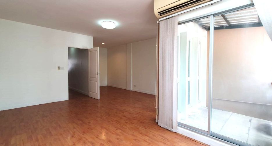 À vendre 3 chambres maison de ville à Khan Na Yao, Bangkok
