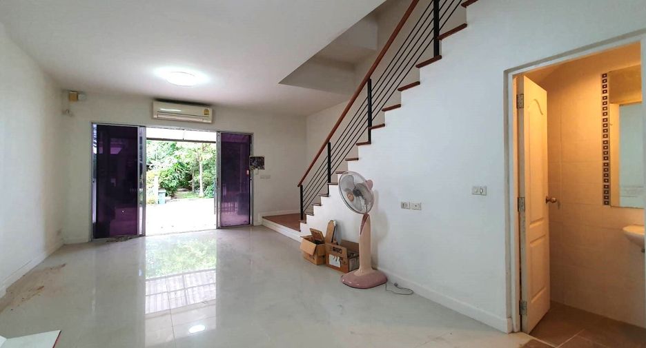 À vendre 3 chambres maison de ville à Khan Na Yao, Bangkok