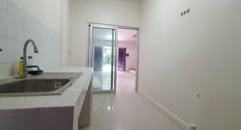 À vendre 3 chambres maison de ville à Khan Na Yao, Bangkok