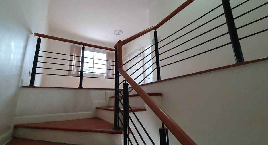 À vendre 3 chambres maison de ville à Khan Na Yao, Bangkok