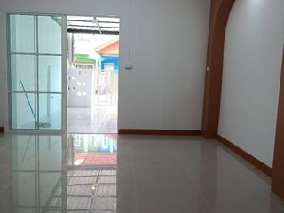 À vendre 2 chambres maison de ville à Nong Chok, Bangkok