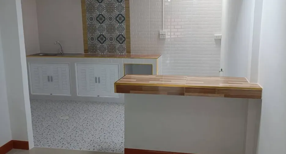 Casa adosada en venta de 2 habitaciones en Nong Chok, Bangkok