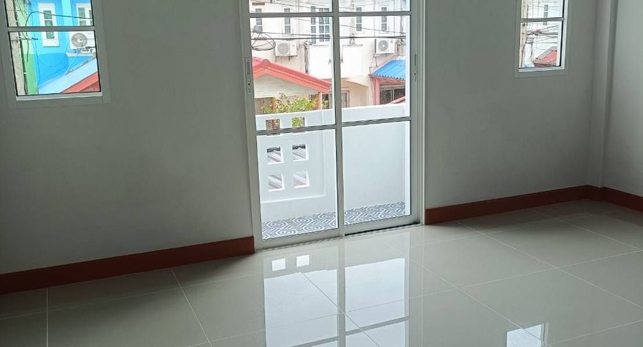 Casa adosada en venta de 2 habitaciones en Nong Chok, Bangkok