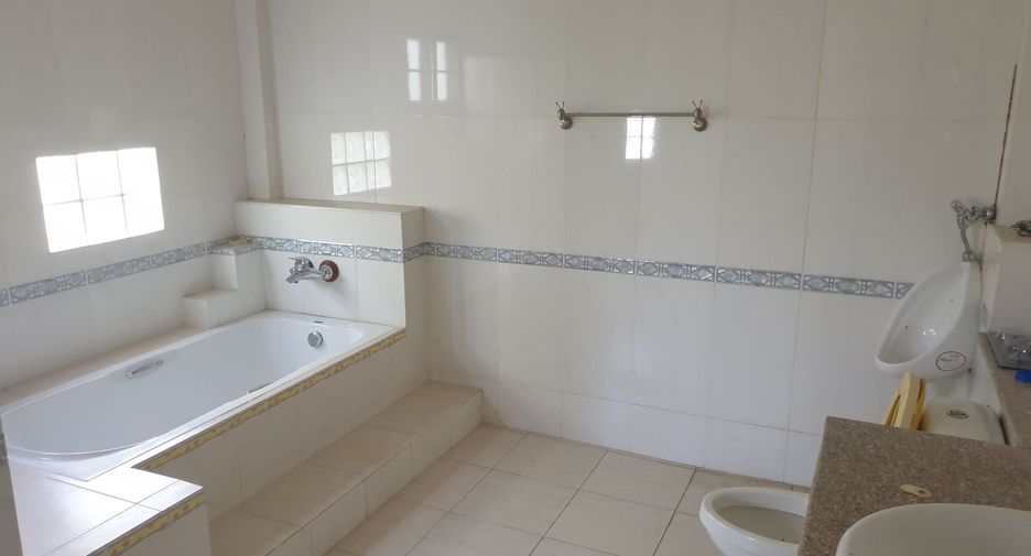 For sale and for rent 5 bedrooms house in Bang Lamung, Chonburi