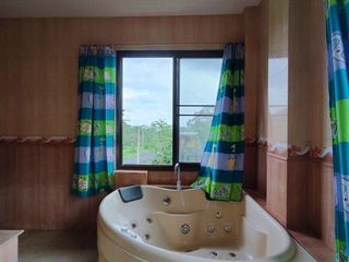 À vendre et à louer 5 chambres maison à Bang Lamung, Chonburi