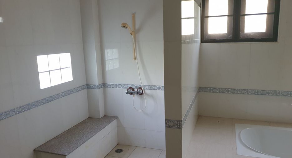 For sale and for rent 5 bedrooms house in Bang Lamung, Chonburi