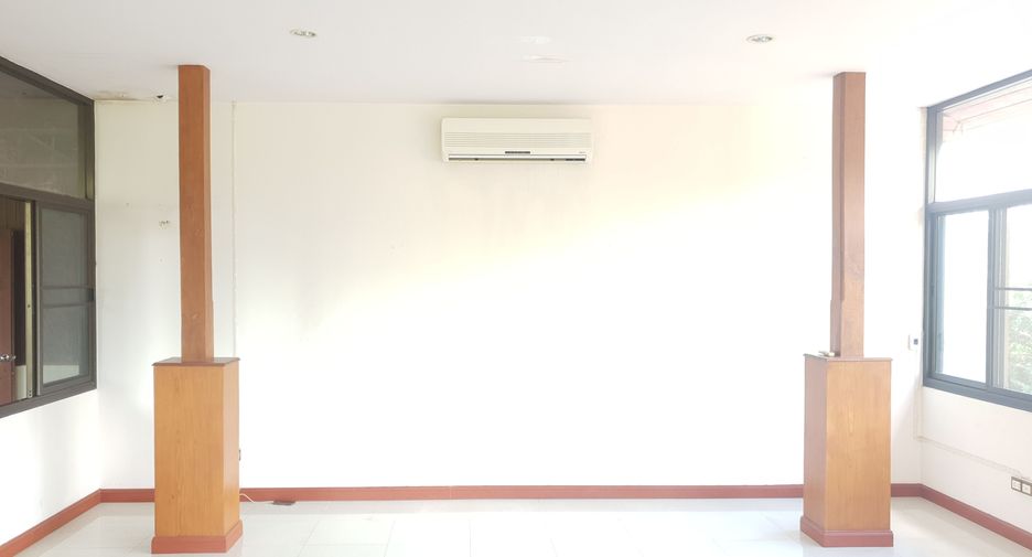 For sale and for rent 5 bedrooms house in Bang Lamung, Chonburi
