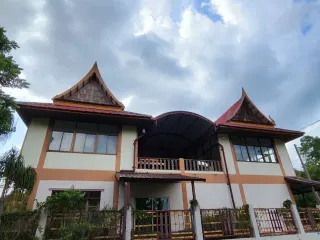 À vendre et à louer 5 chambres maison à Bang Lamung, Chonburi