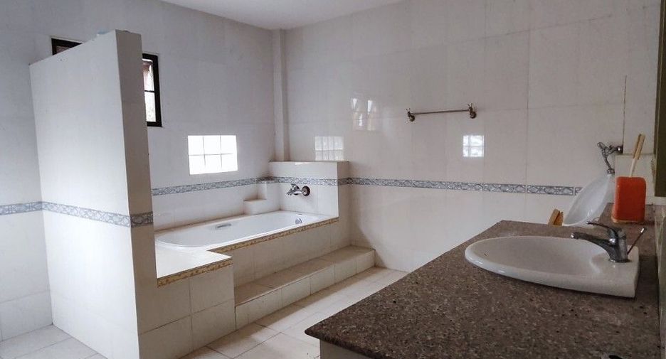 For sale and for rent 5 bedrooms house in Bang Lamung, Chonburi