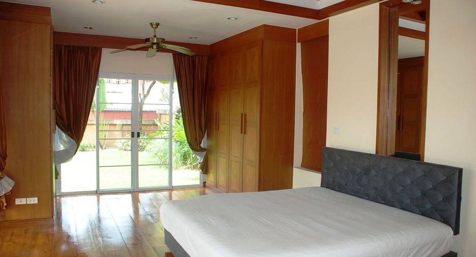 For rent 4 bedrooms villa in Bang Lamung, Chonburi